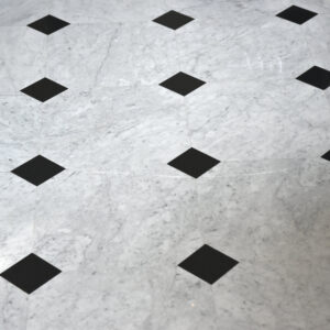 Bianco Carrara med tosetter