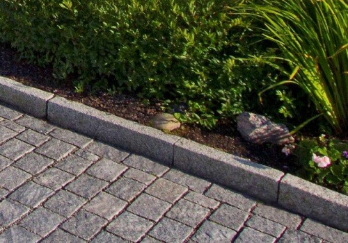 Kantsten gjort av granit